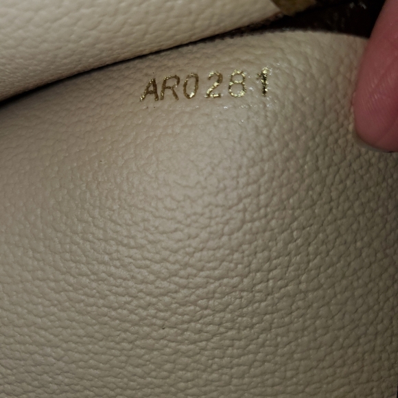 Authentic New Louis Vuitton Toiletry 26/ Purse - Picture 8 of 15